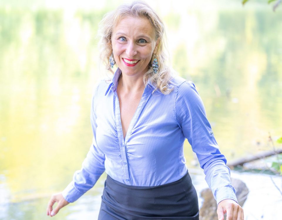ührungsarchitektin Malaika Loher zum Thema Sommerklarheit im Mittelstand